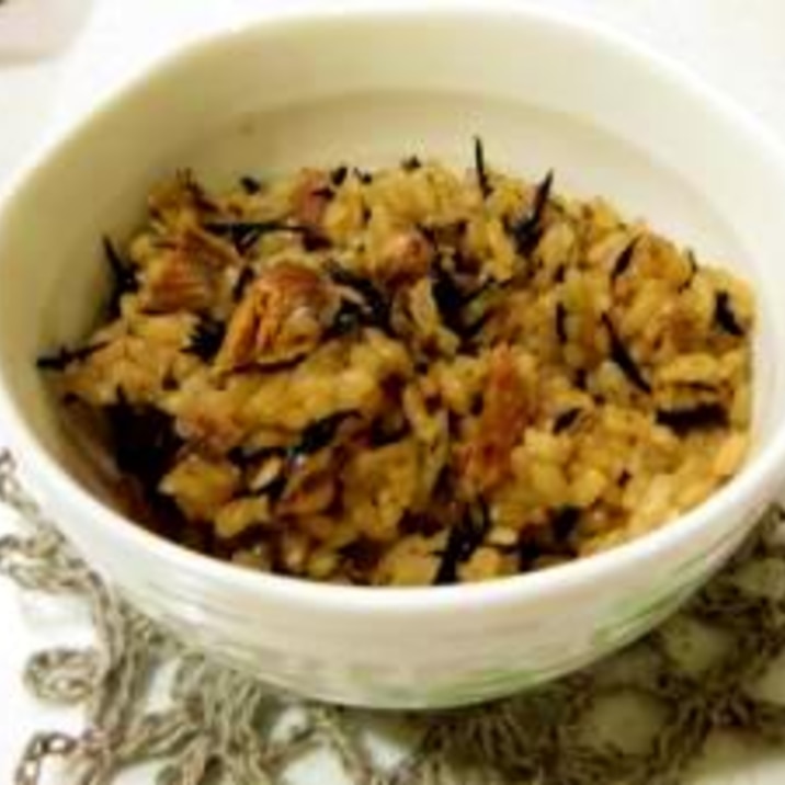簡単!さんま缶とひじきで炊き込みご飯